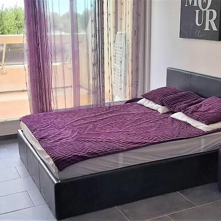 77, Heliopolis L Au Village Naturiste