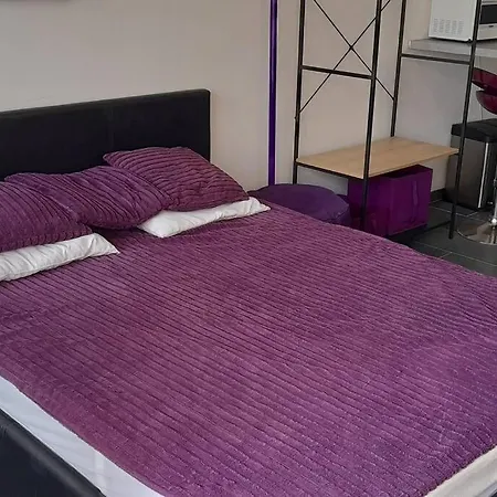 77, Héliopolis L Au Village Naturiste