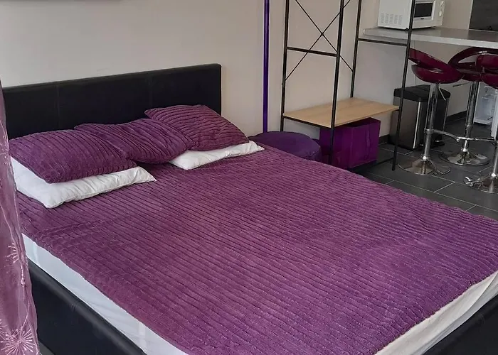 77, Héliopolis L Au Village Naturiste